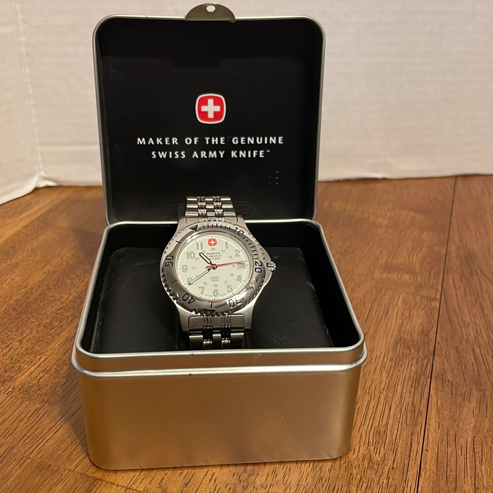 Vintage WENGER Swiss Military water resistant 100M Men’s Watch - Needs Battery
